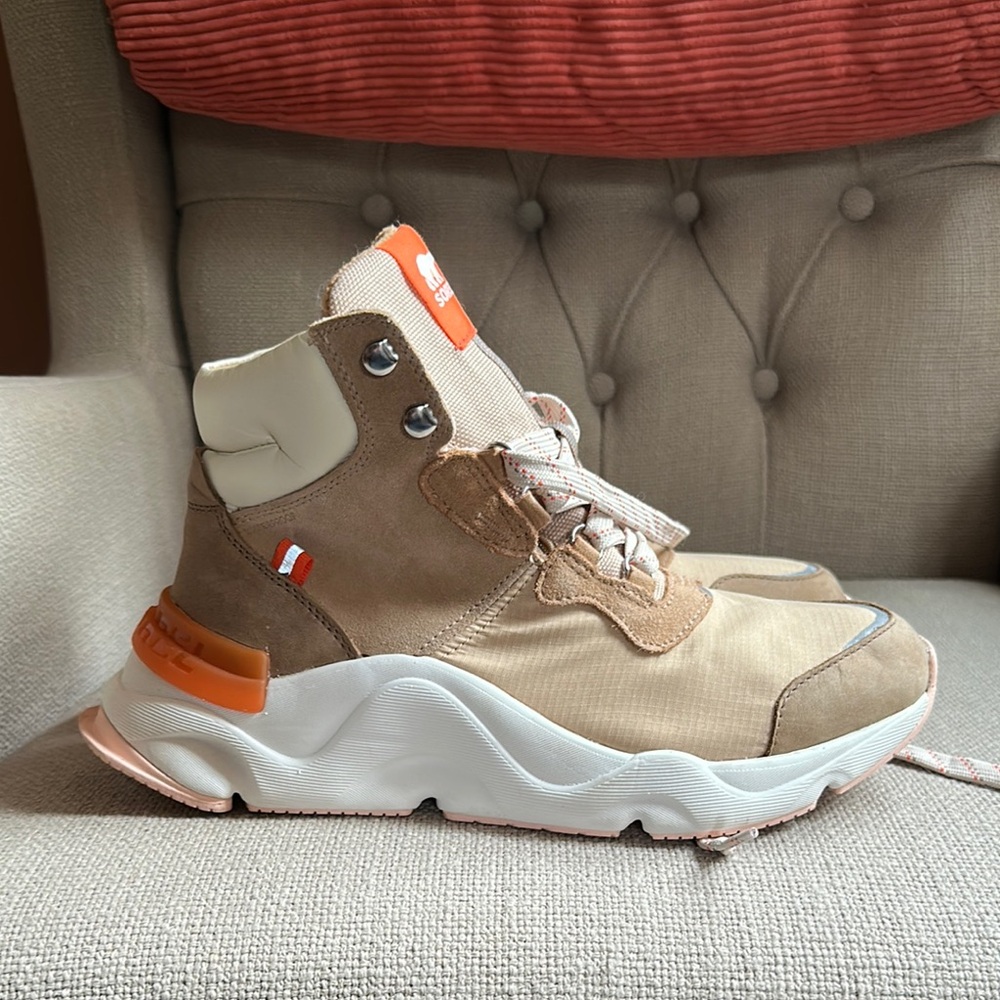 Sorel Kinetic Sneaker Boots - Women’s Beige and White High-Top Sneakers Size 9.5